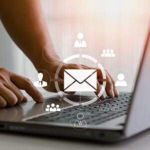Indirizzare e redistribuire le e-mail
